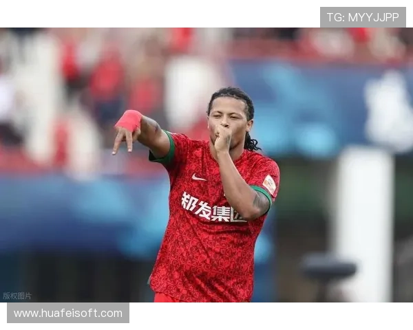 佛得角球员与球迷互动迎战关键战役冲击世界杯梦想